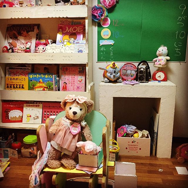 帰宅したら幼稚園になっていたのは娘の作品撮影のため。さりげなく置いてみた #このカメラの価値はわかるまい